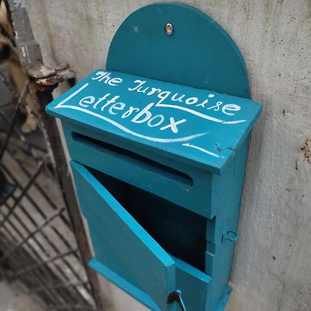 The Turquoise Letterbox - Twin At Central コルカタ エクステリア 写真